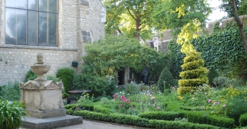 The grave of William Bligh. Credit: the Garden Museum.