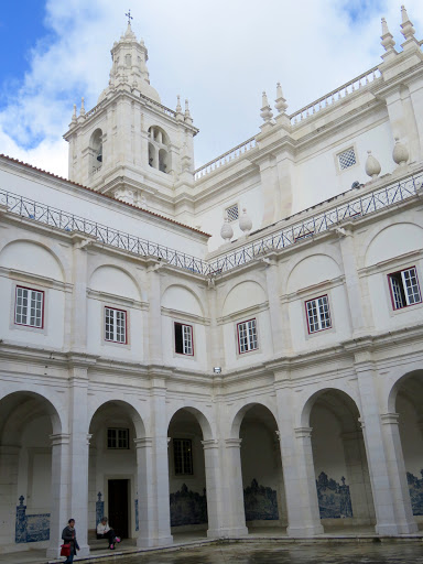 The cloister of San Vicente, with some of the tiled panels visible.