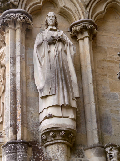 Herbert in a niche on the façade of the cathedral.