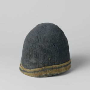 Another turned-up brim, knitted in the round.