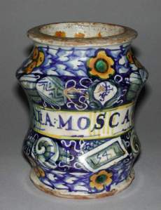 A dated albarello (1541), made by Maestro of Gubbio. (Credit: the Fitzwilliam Museum, Cambridge)