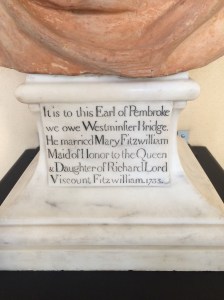 The caption on the plinth.