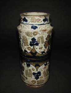 A Moorish jar from Spain, with characteristic metallic lustre decoration. (Credit: the Fitzwilliam Museum, Cambridge.)